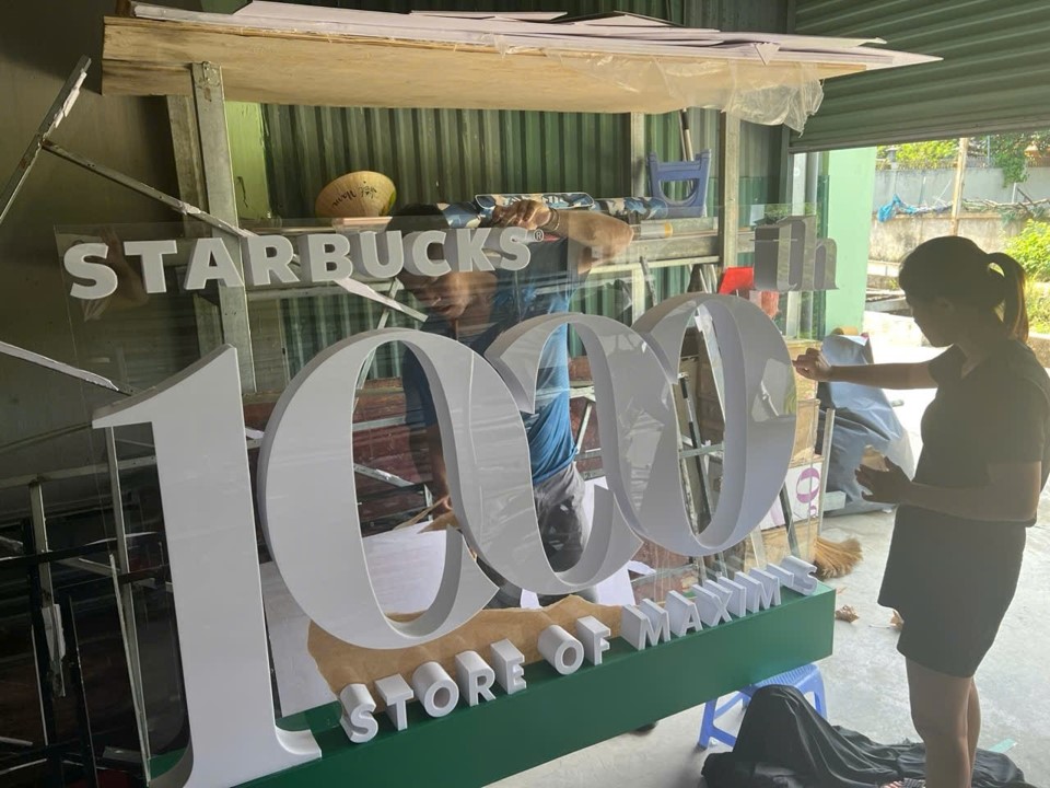 Starbucks 1000th store by Maxim sign