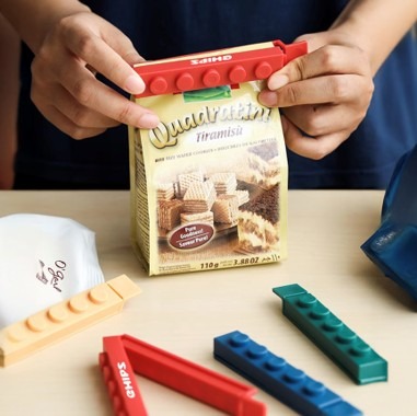 Building Block Sealing Clip