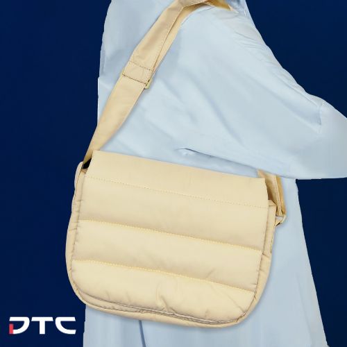 Innisfree Puffy Bag lifestyle