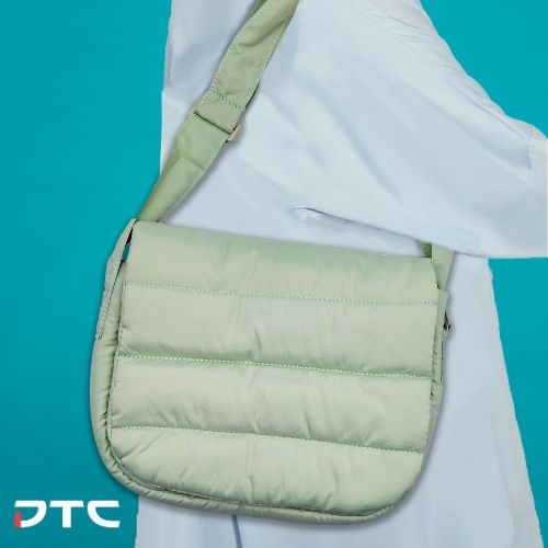 Innisfree Puffy Bag lifestyle