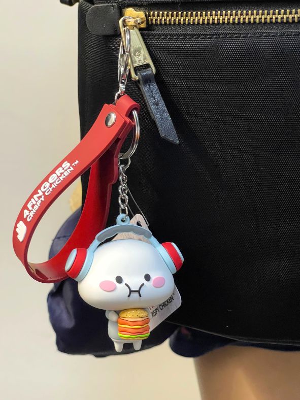 4Fingers Quby Keychain - Busy eating right now