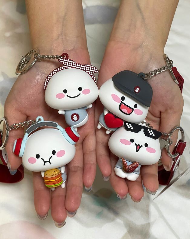 4Fingers Quby keychains - 4 designs (lifestyle)