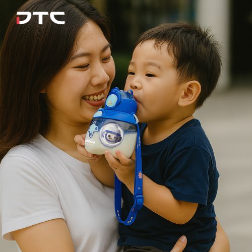 Custom Growplus+ kids tumblers in blue and pink, designed and fulfilled by DTC World Vietnam for Nutifood’s loyalty program